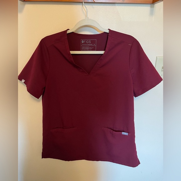 Like New Figs Casma Three Pocket Women's Burgundy Scrub Top - M - Picture 5 of 8